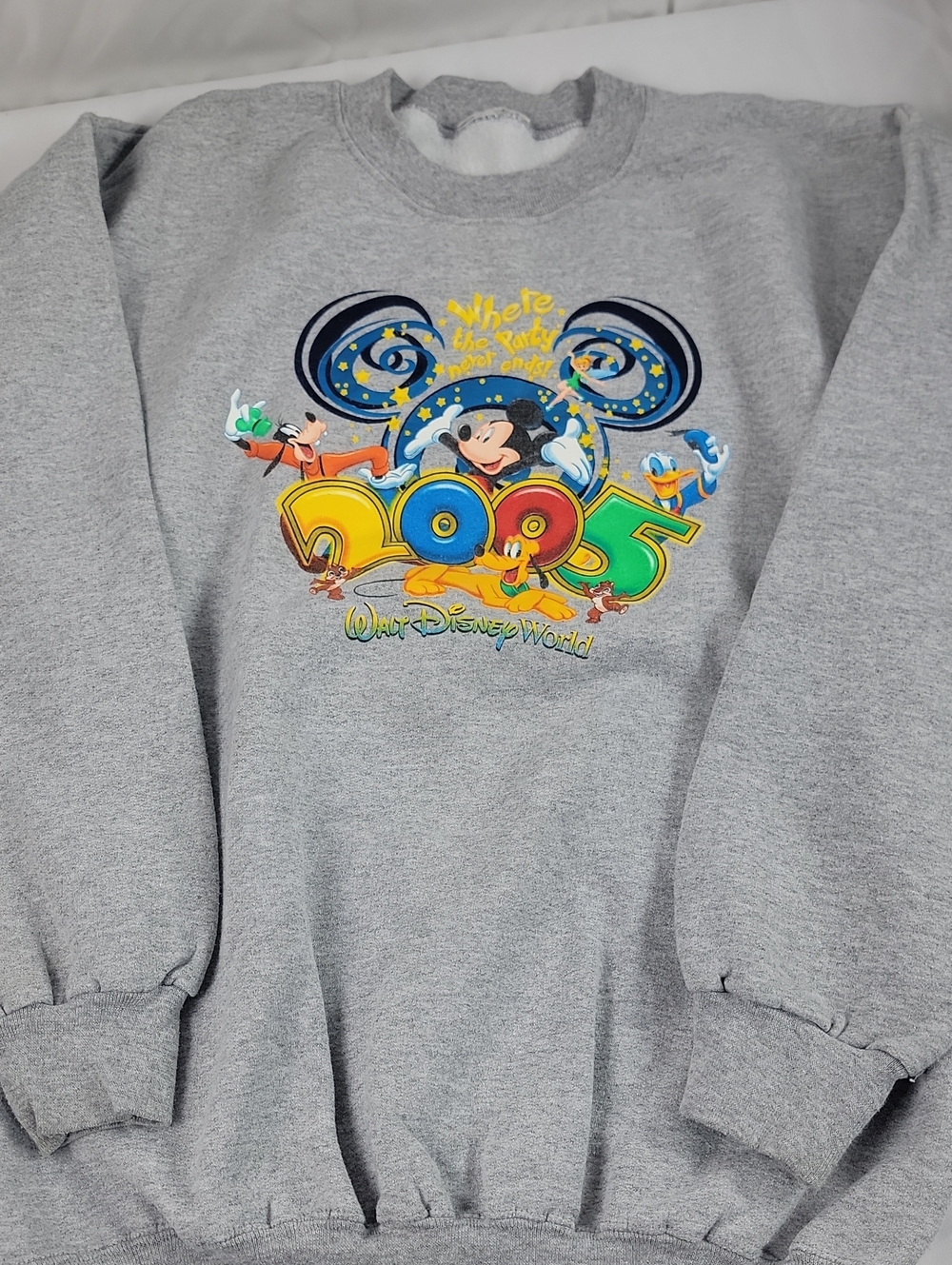 Vintage Y2k Walt Disney World 2005 Gray Crewneck Sweatshirt with Mickey
